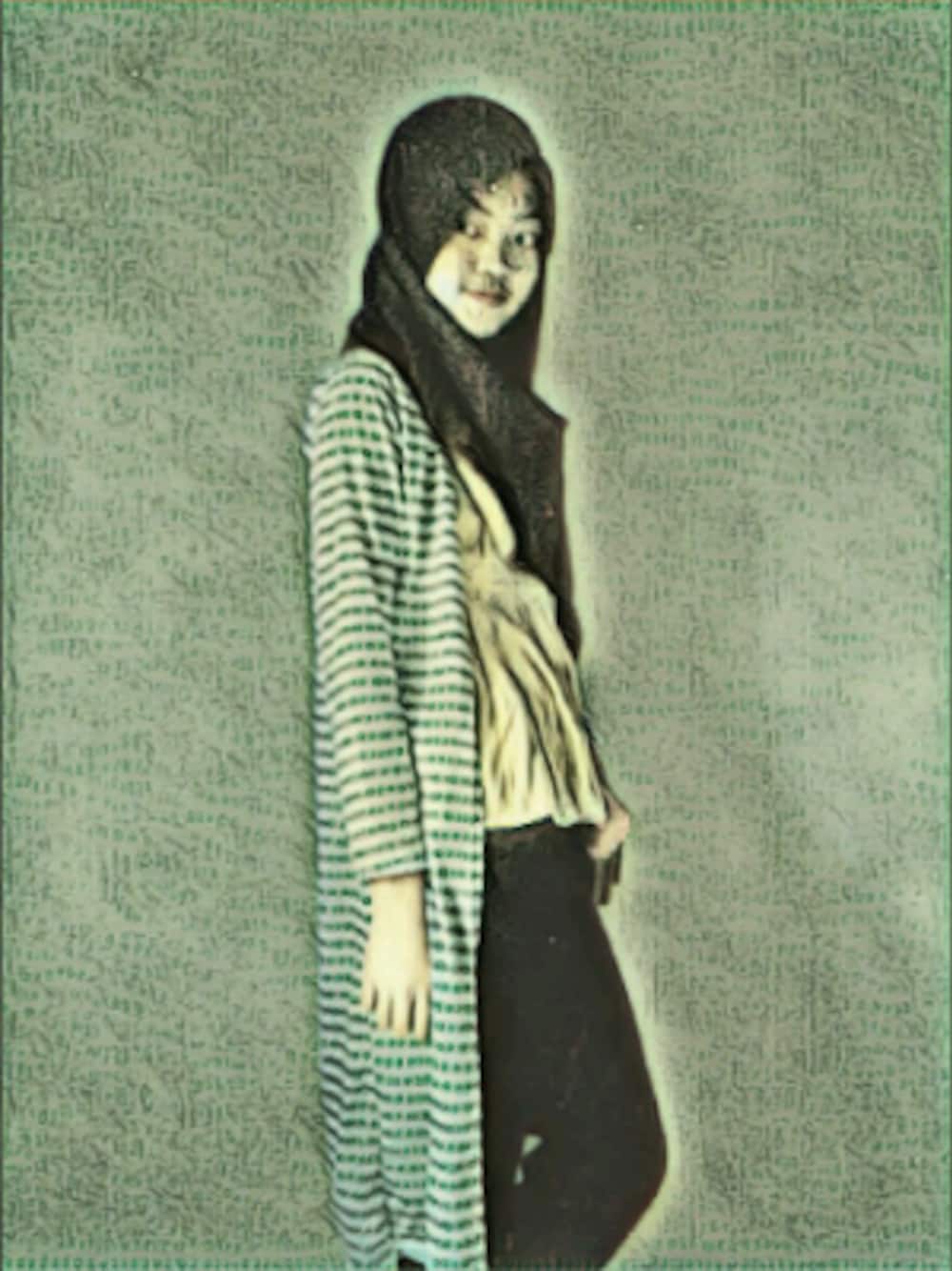 「stylish、streetfashion、ootd、indonesiangirl」｜「no brandのアイテム（カバーオール、シルバー系）」を使った、Salsabilaさん（レディース・169cm）の春コーディネートの1枚目の写真