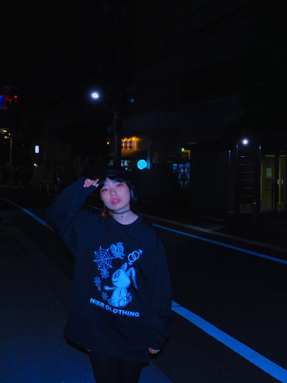 「大人コーデ、パンクロック、ブラックコーデ、NieR、チョーカー、大人ガーリー、大人かわいい」｜「NieRのアイテム（Tシャツ/カットソー、ブラック系）」を使った、究万(くま)📷さん（レディース・151cm）の秋コーディネートの1枚目の写真
