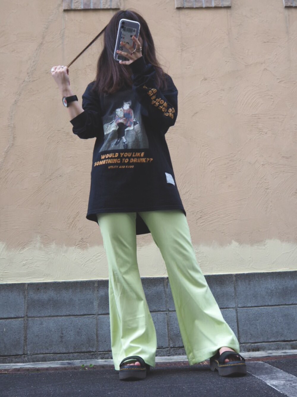 「Utilityのアイテム（Tシャツ/カットソー、ブラック系）」を使った、Umiさん（レディース・150cm）の秋コーディネートの1枚目の写真