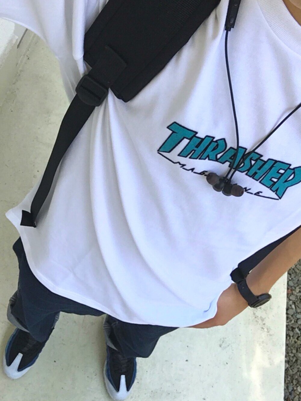 「夏コーデ、ストリート、THRASHER、GU、スニーカー、NIKE、大学生」｜「THRASHERの【別注】 ＜THRASHER＞ LOGO TEE/Tシャツ（Tシャツ/カットソー、ホワイト系）」を使った、ぽんさん（メンズ・163cm）の夏コーディネートの1枚目の写真