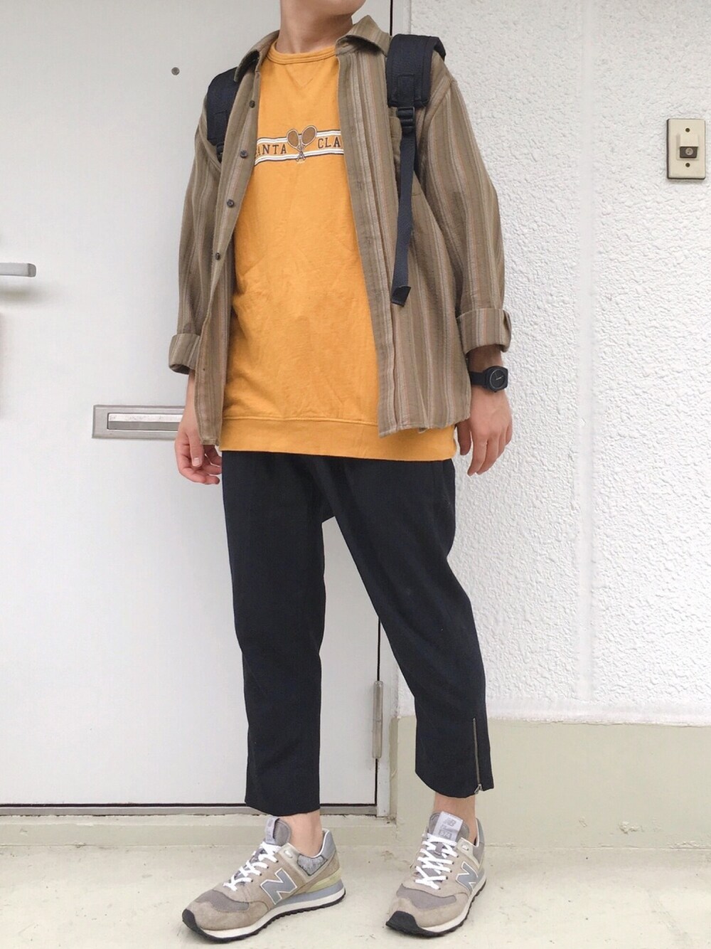 「秋、秋服、秋のコーデ、ゆるコーデ、大人カジュアル、シャツスタイル、古着、スニーカー、ニューバランス、大学生」｜「usedのアイテム（シャツ/ブラウス、グリーン系）」を使った、ぽんさん（メンズ・163cm）の秋コーディネートの1枚目の写真