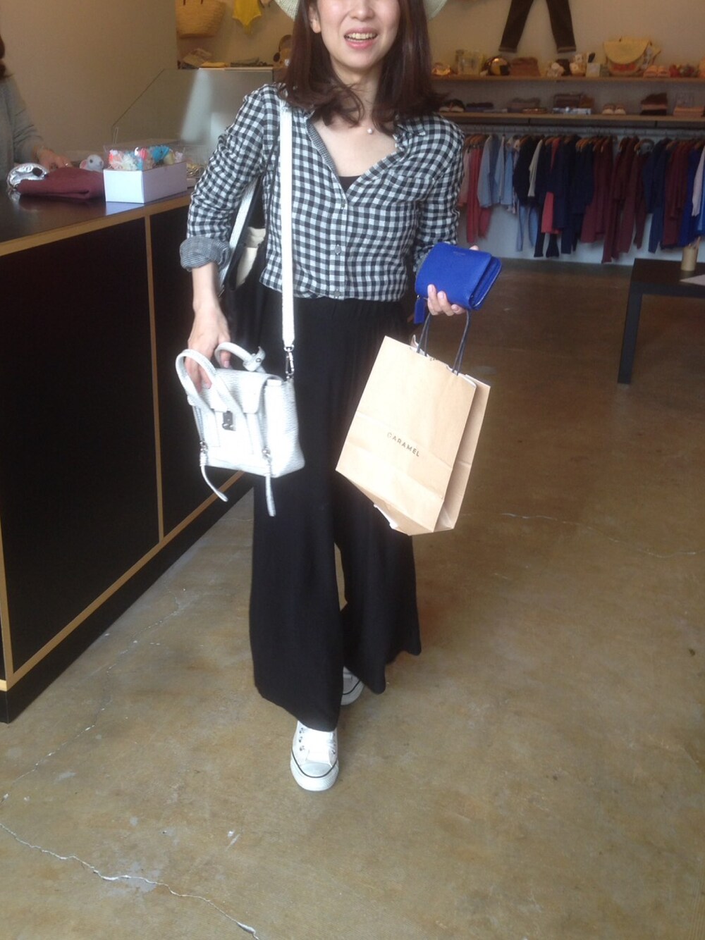「代官山、ショッピング、マタニティコーデ、BONTON、caramelbaby&child、ストローハット、春コーデ」｜「theoryのアイテム（シャツ/ブラウス、ブラック系）」を使った、shuntakyotaさん（キッズ・110cm）の夏コーディネートの1枚目の写真