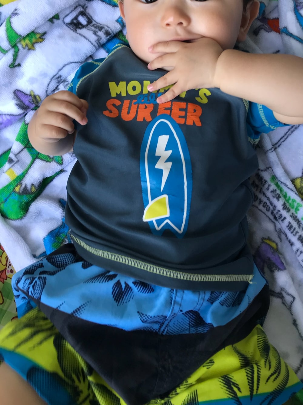 「プール、赤ちゃん、babyboy」｜「Carter'sのアイテム（ラッシュガード、ブルー系）」を使った、shuntakyotaさん（キッズ・120cm）の秋コーディネートの1枚目の写真