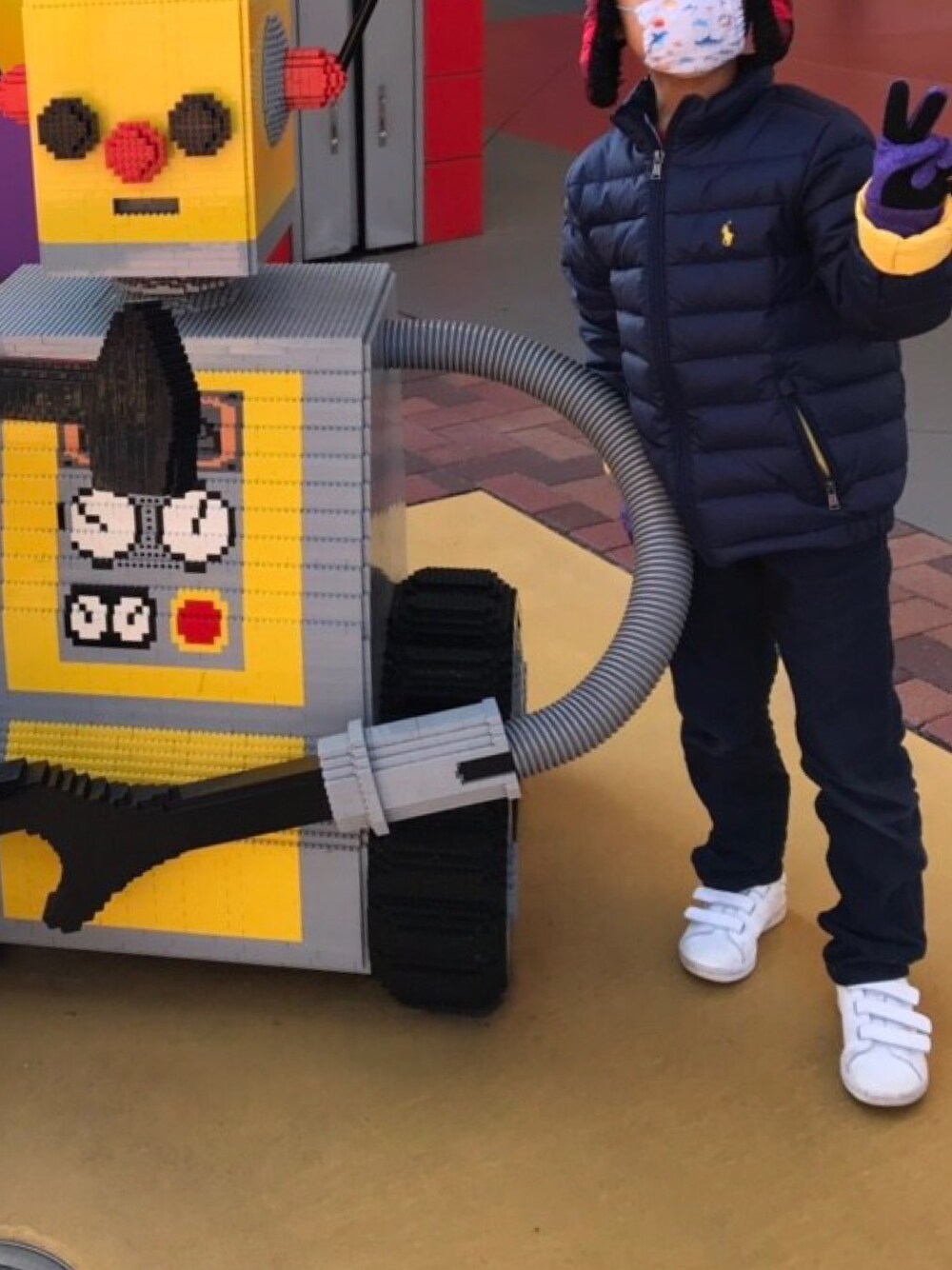 「レゴランド、クリスマス、防寒スタイル」｜「RALPH LAURENのアイテム（ダウンジャケット/コート、ブルー系）」を使った、shuntakyotaさん（キッズ・120cm）の冬コーディネートの1枚目の写真