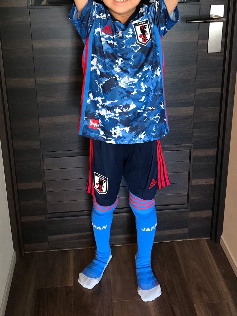 「日本代表ユニフォーム、日本代表、サッカー、サッカー日本代表、U8、サッカー少年」｜「adidasのアイテム（Tシャツ/カットソー、ブルー系）」を使った、shuntakyotaさん（キッズ・120cm）の春コーディネートの1枚目の写真