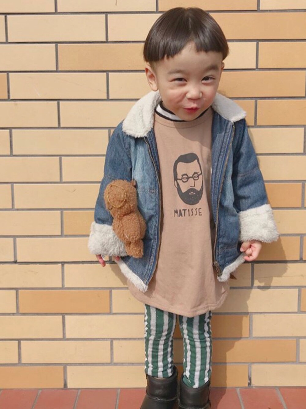 「シュールなのが好き、ヒゲおじさん」｜「MARKEY'Sのアイテム（デニムジャケット、ブルー系）」を使った、ayakaさん（キッズ・90cm）の秋コーディネートの1枚目の写真