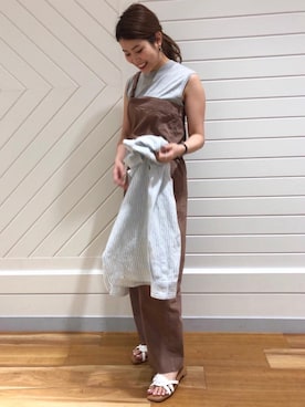 「green label relaxing（グリーンレーベルリラクシング）のアイテム（サロペット/オーバーオール）」を使った、宮﨑　菜摘さん（レディース・155cm）の春コーディネート