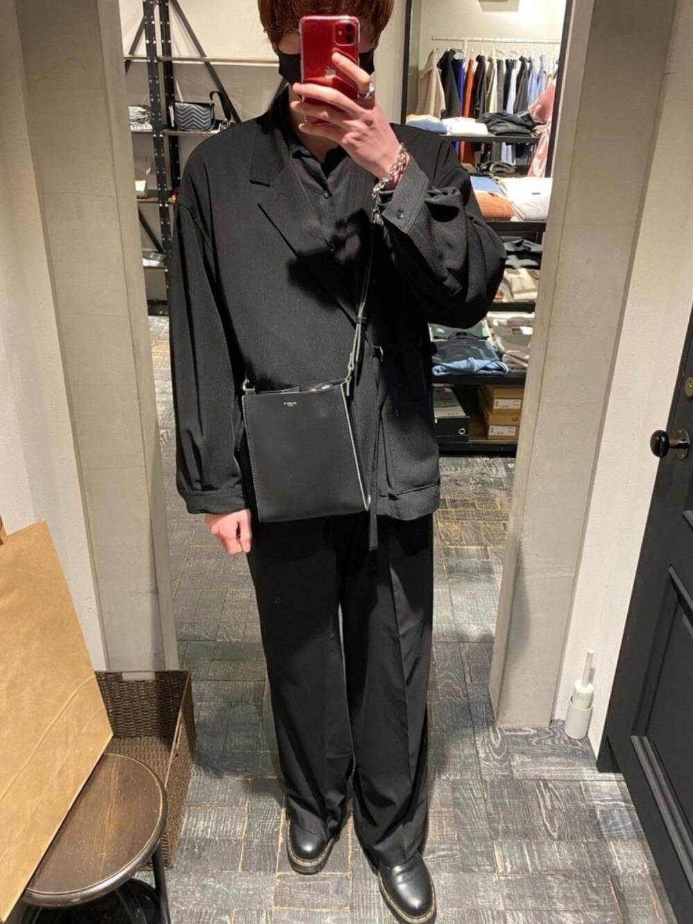 「今日のコーデ、おしゃれさんと繋がりたい、オールブラック、わたしの推しブランド、相互フォロー、KUUUPY、フェイクスエード、ルイス(Lui's)」｜「ADRERのステンレスイヤーカフ/イヤカフ　2点セット（ピアス（両耳用）、シルバー系）」を使った、Tatsuyaさん（メンズ・186cm）の冬コーディネートの1枚目の写真
