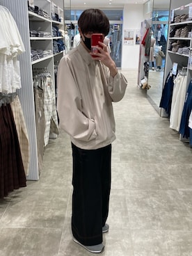 「shiki tokyo（シキトウキョウ）の3way DOLMAN SLEEVE BALLON SHIRTS / 3wayドルマンスリーブバルーンシャツ（シャツ/ブラウス、ベージュ系）」を使った、Tatsuyaさん（メンズ・186cm）の春コーディネート