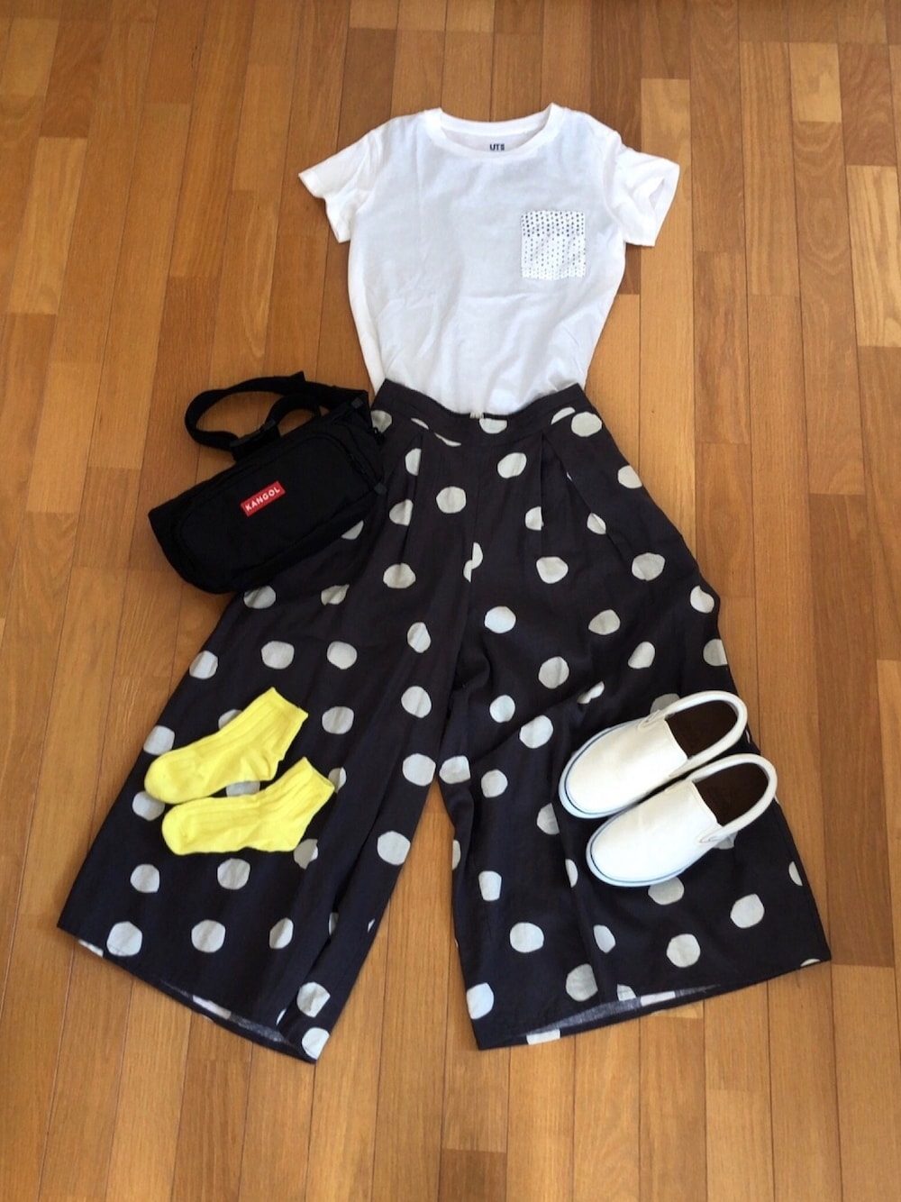 「シンプル、低身長、おでかけ、スニーカーコーデ、お洒落さんとつながりたい、おしゃれさんと繋がりたい、夏コーデ」｜「UNIQLOのアイテム（Tシャツ/カットソー、ホワイト系）」を使った、Minnie❤️さん（レディース・153cm）の秋コーディネートの1枚目の写真