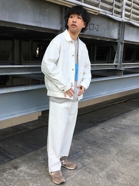 「ホワイトデニム」｜「アイテム（財布/小物）」を使った、奥原さん（メンズ・177cm）の冬コーディネート