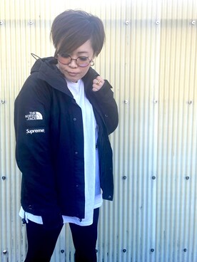 「Supreme （シュプリーム）のアイテム（マウンテンパーカー、ブラック系）」を使った、NATSUKO.co.jpさん（レディース・163cm）の秋コーディネート