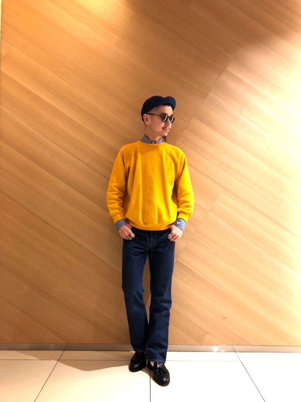 「スウェット、イエロー、デニム」｜「HANESのアイテム（スウェット、イエロー系）」を使った、inata shinyaさん（メンズ・174cm）の春コーディネートの1枚目の写真