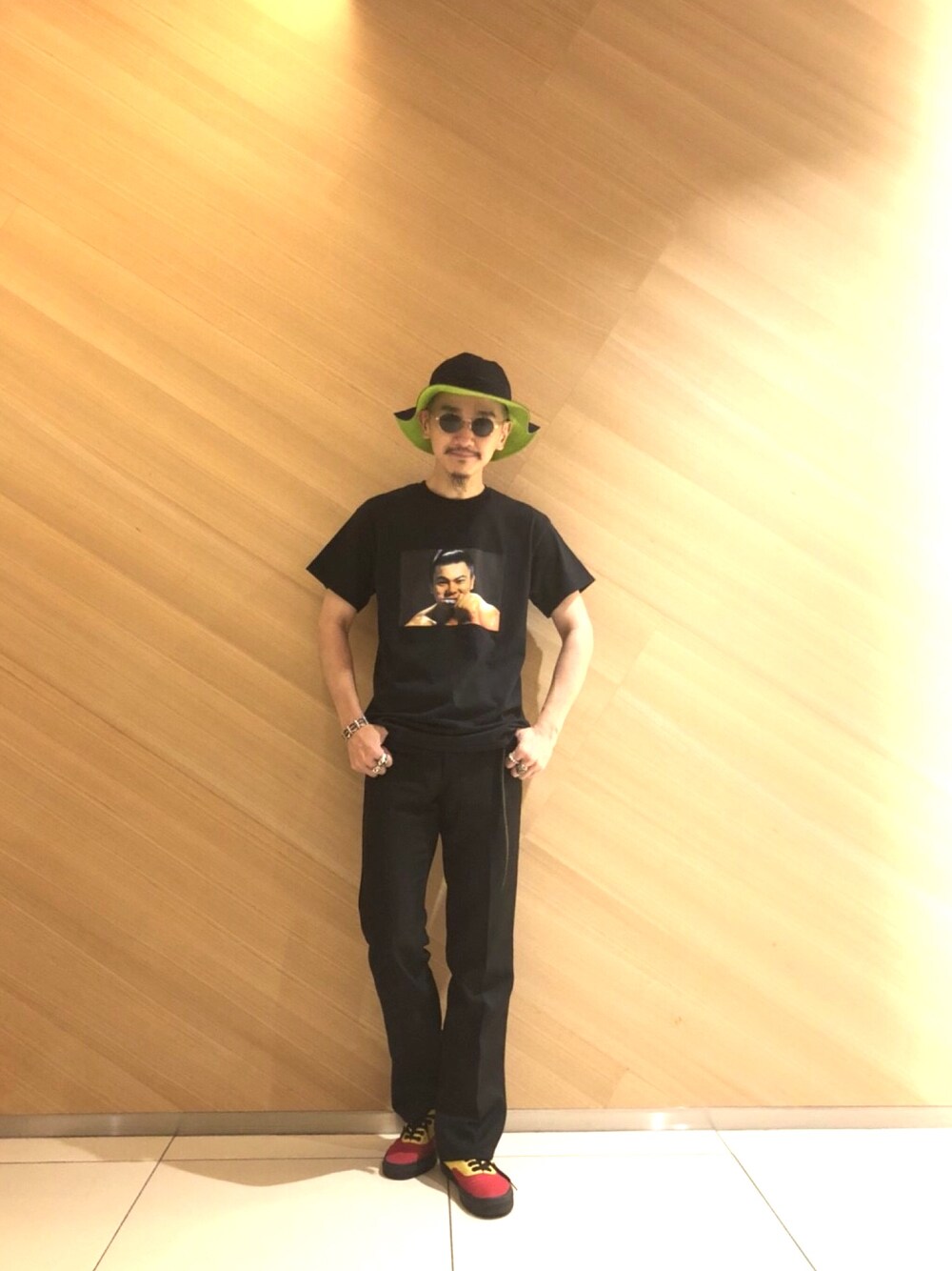 「LABRATのLABRAT / 千代の富士 Teeth Tee（Tシャツ/カットソー、ブラック系）」を使った、inata shinyaさん（メンズ・174cm）の夏コーディネートの1枚目の写真