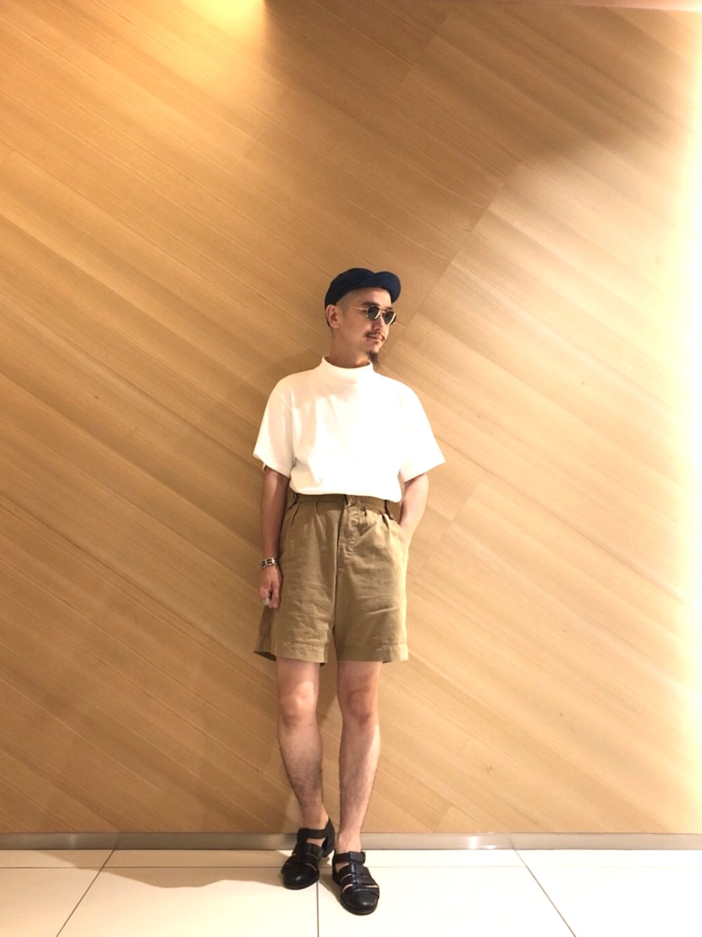 「ANATOMICAのアイテム（Tシャツ/カットソー、ホワイト系）」を使った、inata shinyaさん（メンズ・174cm）の夏コーディネートの1枚目の写真