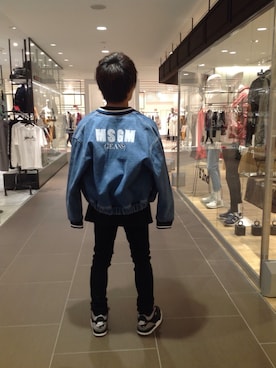 「MSGM（エムエスジーエム）のアイテム（ブルゾン）」を使った、岡田さん（メンズ・165cm）の夏コーディネート