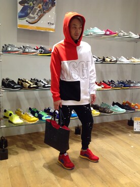 「MSGM（エムエスジーエム）のアイテム（パーカー）」を使った、岡田さん（メンズ・170cm）の夏コーディネート