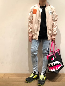 「アイテム（MA-1、ピンク系）」を使った、岡田さん（メンズ・165cm）の夏コーディネート