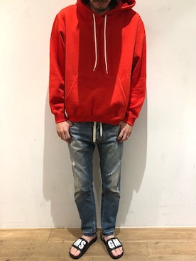 「MSGM（エムエスジーエム）のアイテム（シューズ）」を使った、岡田さん（メンズ・182cm）の夏コーディネート