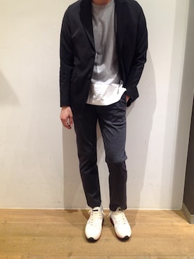 「KAZUYUKI KUMAGAI」｜「アイテム（スラックス）」を使った、岡田さん（メンズ・172cm）の夏コーディネート