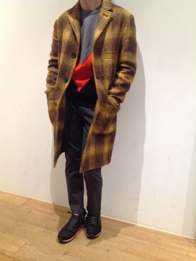 「KAZUYUKI KUMAGAI」｜「アイテム（チェスターコート）」を使った、岡田さん（メンズ・172cm）の秋コーディネート