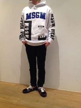 「MSGM（エムエスジーエム）のアイテム（パーカー）」を使った、岡田さん（メンズ・175cm）の秋コーディネート