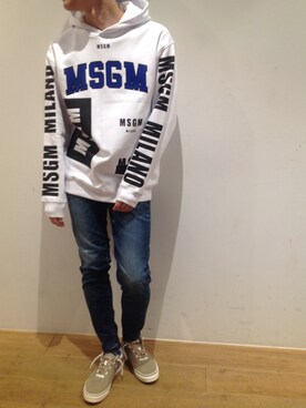 「MSGM（エムエスジーエム）のアイテム（パーカー）」を使った、岡田さん（メンズ・172cm）の秋コーディネート