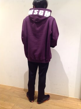 「MSGM（エムエスジーエム）のアイテム（パーカー）」を使った、岡田さん（メンズ・158cm）の秋コーディネート