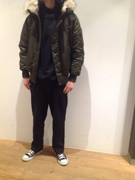 「スウエット」｜「アイテム（ダウンジャケット/コート）」を使った、岡田さん（メンズ・180cm）の秋コーディネート