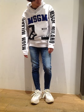 「MSGM（エムエスジーエム）のアイテム（パーカー）」を使った、岡田さん（メンズ・174cm）の秋コーディネート