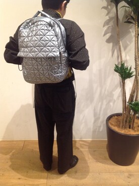 「アイテム（バックパック/リュック、シルバー系）」を使った、岡田さん（メンズ・165cm）の冬コーディネート