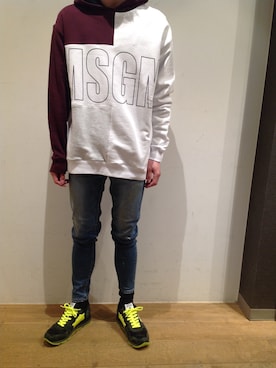 「MSGM（エムエスジーエム）のアイテム（パーカー）」を使った、岡田さん（メンズ・173cm）の春コーディネート