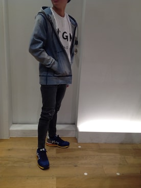 「MSGM（エムエスジーエム）のアイテム（Tシャツ/カットソー）」を使った、岡田さん（メンズ・170cm）の春コーディネート