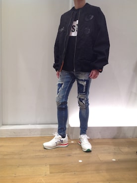 「MSGM（エムエスジーエム）のアイテム（Tシャツ/カットソー）」を使った、岡田さん（メンズ・170cm）の春コーディネート