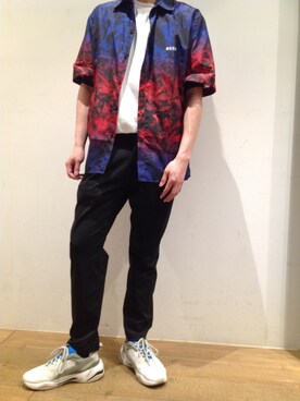 「MSGM（エムエスジーエム）のアイテム（シャツ/ブラウス）」を使った、岡田さん（メンズ・172cm）の春コーディネート