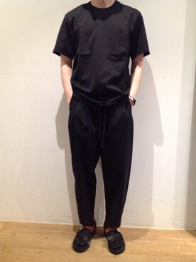 「KAZUYUKI KUMAGAI」｜「アイテム（スラックス）」を使った、岡田さん（メンズ・172cm）の夏コーディネート