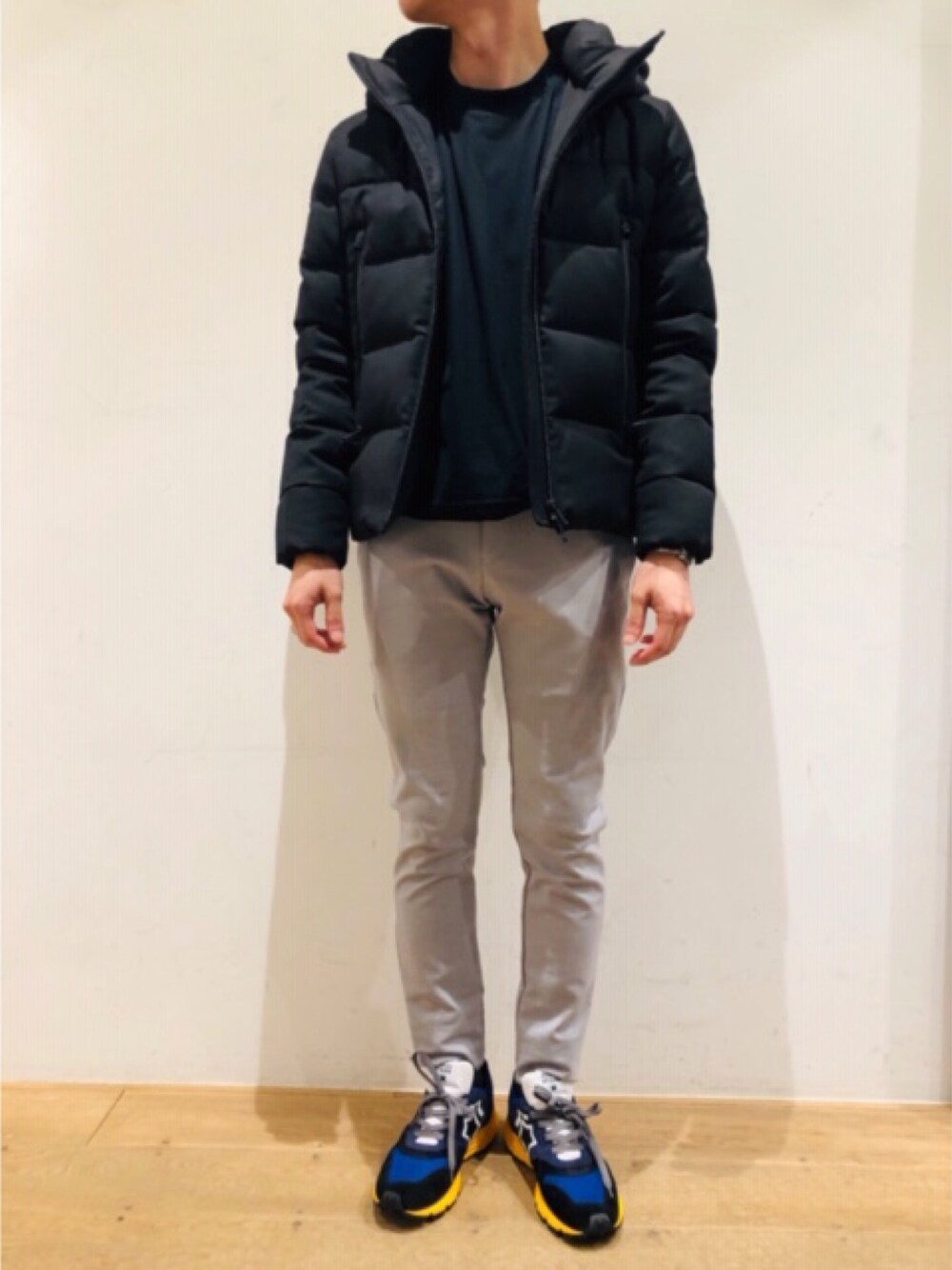 「スニーカー、TATRAS、solido、Hamilton、Atlantic STARS、B'2nd」｜「SOLIDOのアイテム（パンツ、グレー系）」を使った、岡田さん（メンズ・172cm）の秋コーディネートの1枚目の写真
