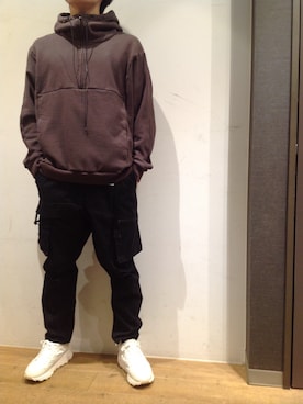 「OURET（オーレット）のアイテム（パーカー）」を使った、岡田さん（メンズ・170cm）の秋コーディネート