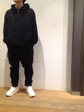 「OURET（オーレット）のアイテム（パーカー）」を使った、岡田さん（メンズ・170cm）の秋コーディネート