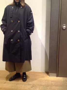 「TATRAS」｜「アイテム（ステンカラーコート）」を使った、岡田さん（レディース・158cm）の冬コーディネート