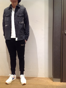 「surt（サート）のアイテム（トップス）」を使った、岡田さん（メンズ・172cm）の春コーディネート