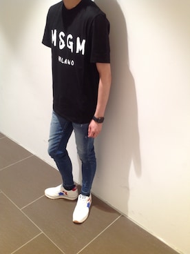 「MSGM（エムエスジーエム）のアイテム（Tシャツ/カットソー）」を使った、岡田さん（メンズ・172cm）の春コーディネート