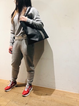 「UGG（アグ）のアイテム（トップス）」を使った、岡田さん（レディース・160cm）の春コーディネート