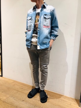 「surt（サート）のアイテム（トップス）」を使った、岡田さん（メンズ・172cm）の春コーディネート