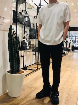 「OURET（オーレット）のアイテム（トップス）」を使った、岡田さん（メンズ・172cm）の夏コーディネート