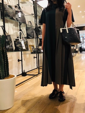 「グラディエーターサンダル」｜「アイテム（ワンピース/ドレス）」を使った、岡田さん（レディース・160cm）の夏コーディネート