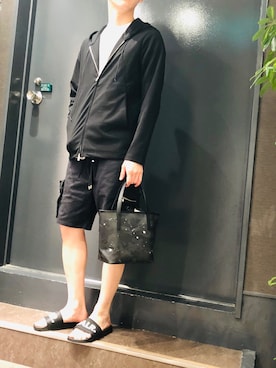 「OURET（オーレット）のアイテム（トップス）」を使った、岡田さん（メンズ・172cm）の夏コーディネート