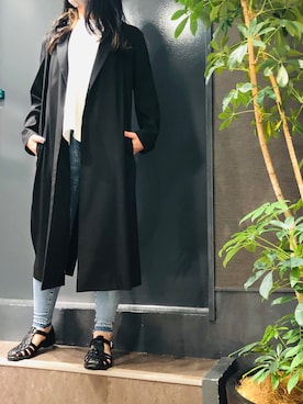 「グラディエーターサンダル」｜「アイテム（ステンカラーコート）」を使った、岡田さん（レディース・160cm）の夏コーディネート