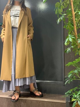 「グラフィックＴ」｜「アイテム（ステンカラーコート）」を使った、岡田さん（レディース・160cm）の秋コーディネート