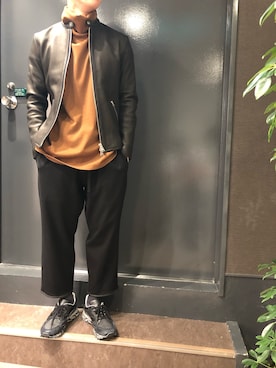 「ISAMU KATAYAMA BACKLASH（イサムカタヤマバックラッシュ）のアイテム（ライダースジャケット）」を使った、岡田さん（メンズ・172cm）の秋コーディネート